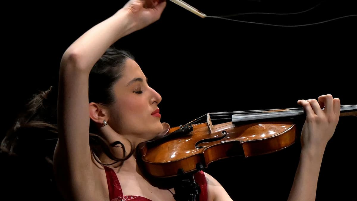 Maria Duenas Plays Korngold