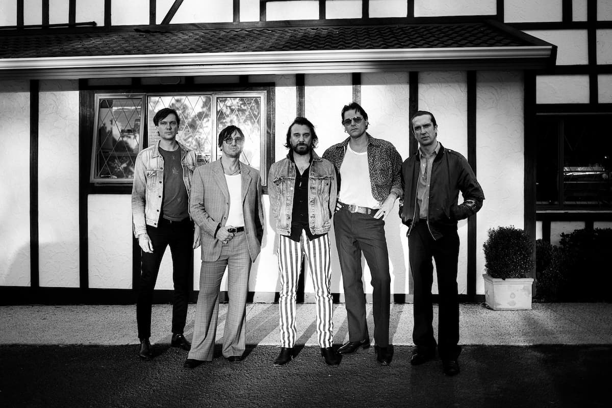 JET - Down The Moonlit Mile Revue