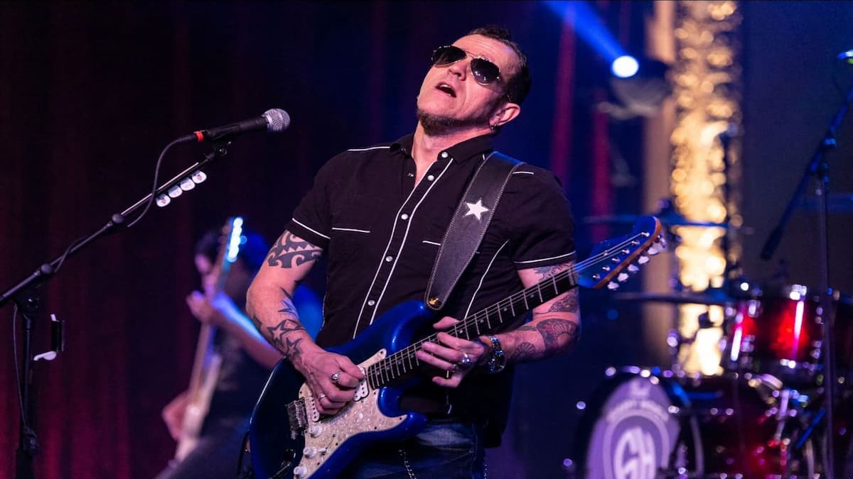 Gary Ho Ho Hoey's Rockin??? Holiday Tour