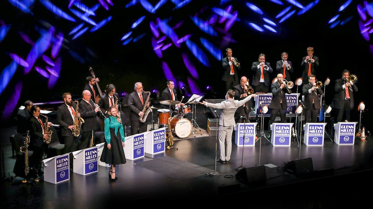 In the Christmas Mood with The Glenn Miller Orchestra