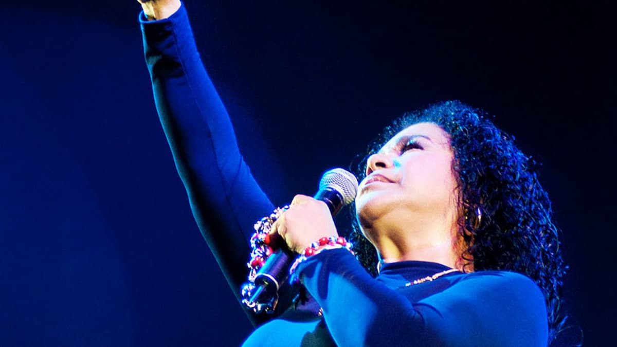 Eva Ayllon with special guest Daniela Darcourt