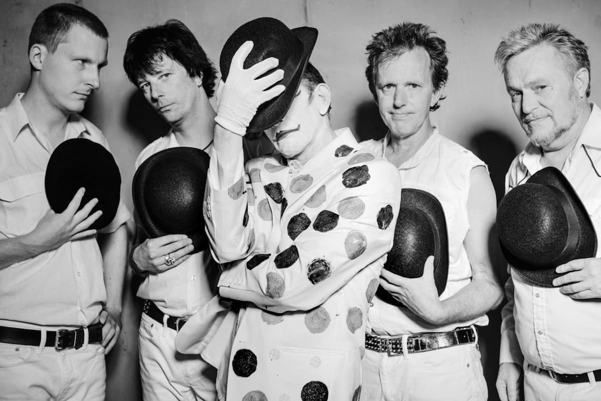 The Adicts, Love Canal, Knuckleheadz, Dirty Black Summer, Gvllow, Carveliners