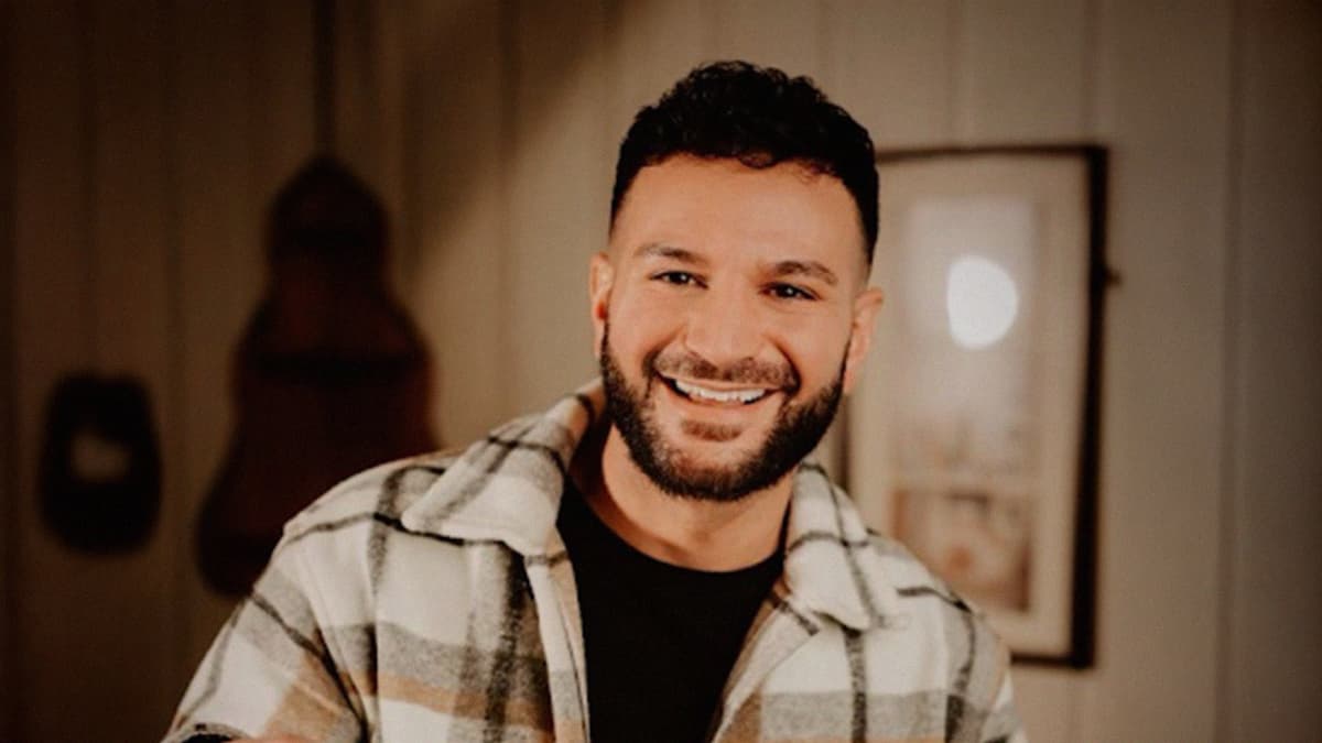 ROAR! Comedy: Anthony Robustiano