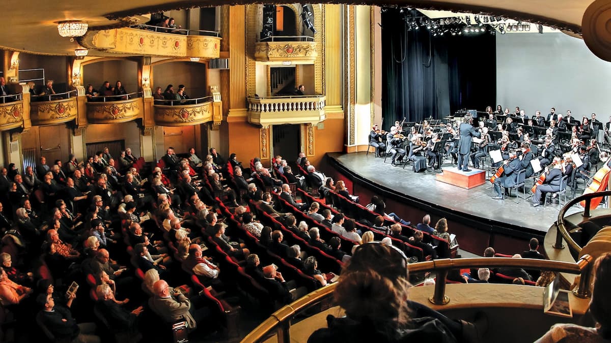 Dubuque Symphony Orchestra: Classics 3: Hearts In Harmony