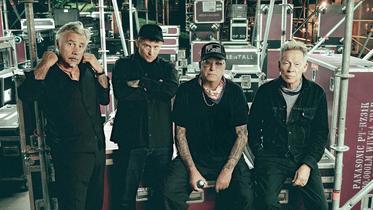 Sex Pistols (Steve Jones, Paul Cook, Glen Matlock) featuring Frank Carter