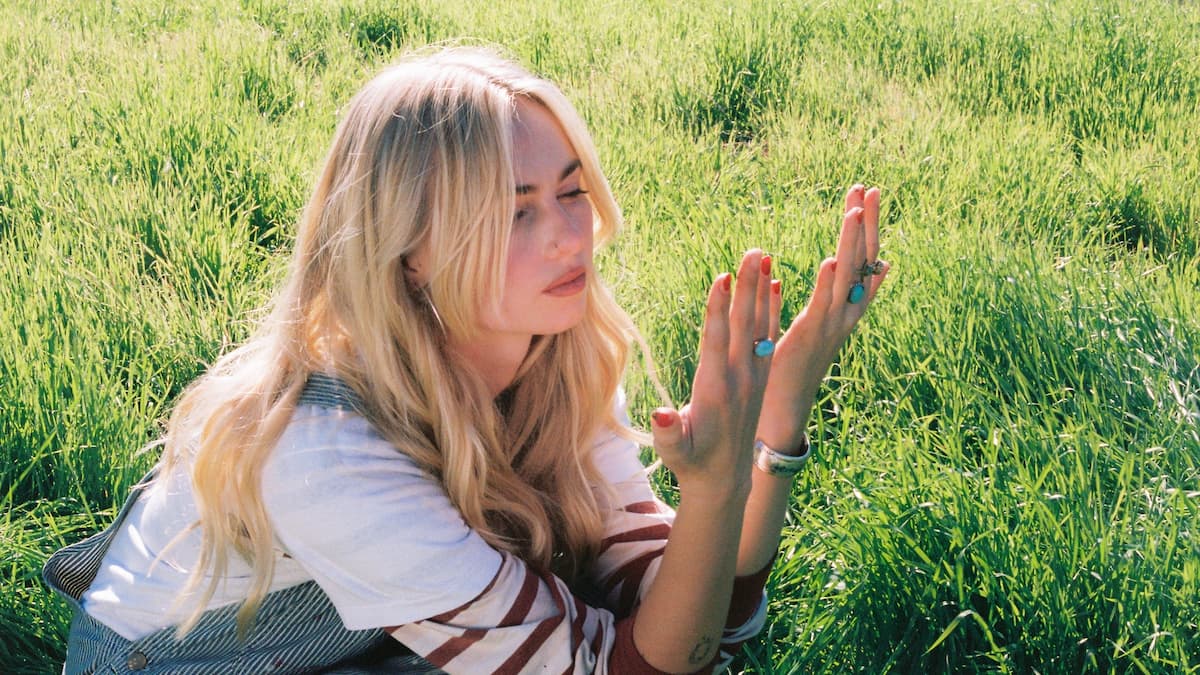 Claire Rosinkranz w/ Stevie Bill