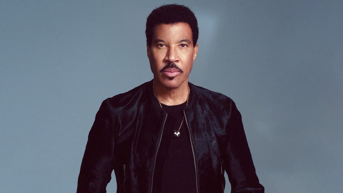 Lionel Richie and Earth, Wind & Fire - Sing a Song All Night Long