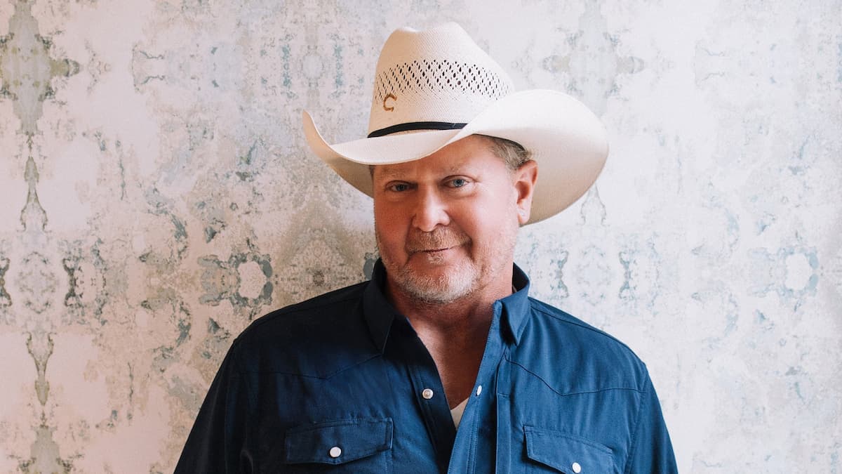 Tracy Lawrence w/ Tigirlily Gold