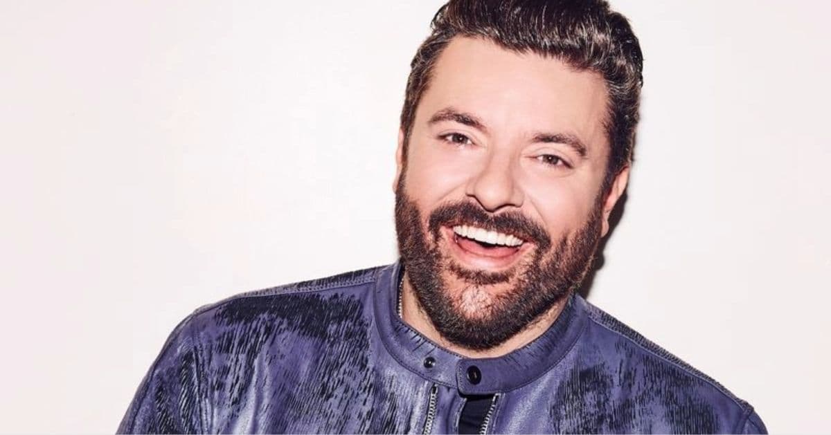 An Acoustic Christmas with Chris Young