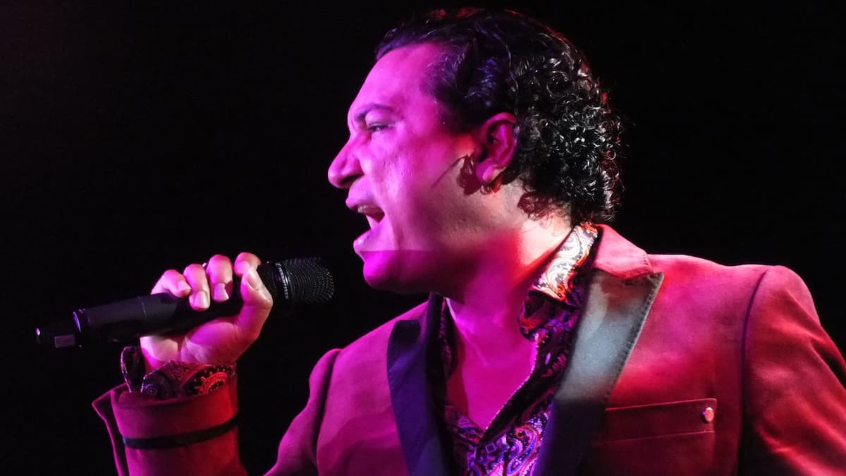 Carlos Daniels: Tribute to Juan Gabriel